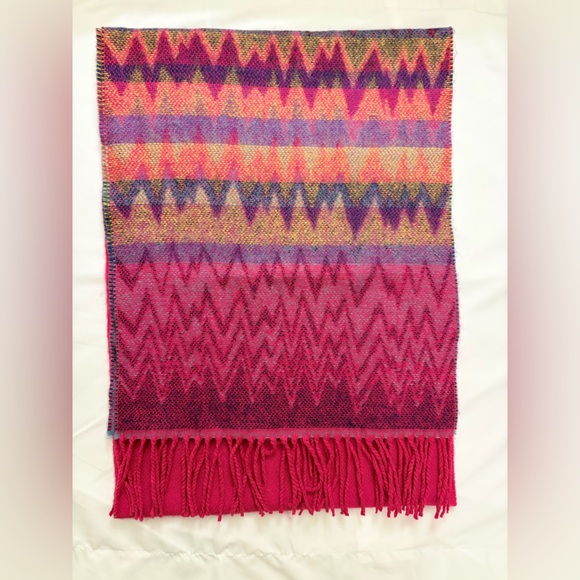 Colorful Zigzag Patterned Scarf - Picture 9 of 9